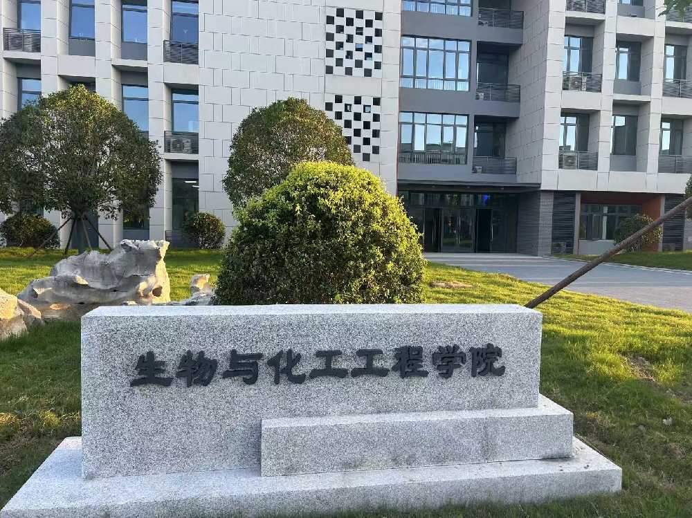 英德市扬州职业大学体育场高杆灯项目